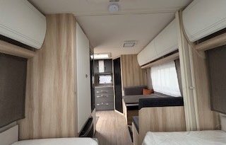 HOBBY De Luxe 460 SL, Neufahrzeug, Model 2026 voll