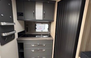 HOBBY De Luxe 460 SL, Neufahrzeug, Model 2026 voll