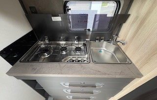 HOBBY De Luxe 460 SL, Neufahrzeug, Model 2026 voll