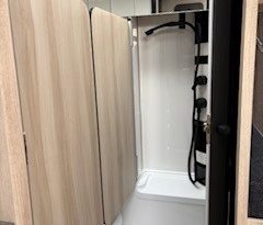 HOBBY De Luxe 460 SL, Neufahrzeug, Model 2026 voll