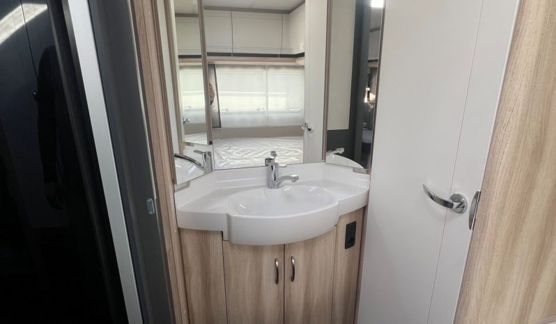 Hobby DeLuxe 460 UFe, Neufahrzeug, Modell 2026 voll