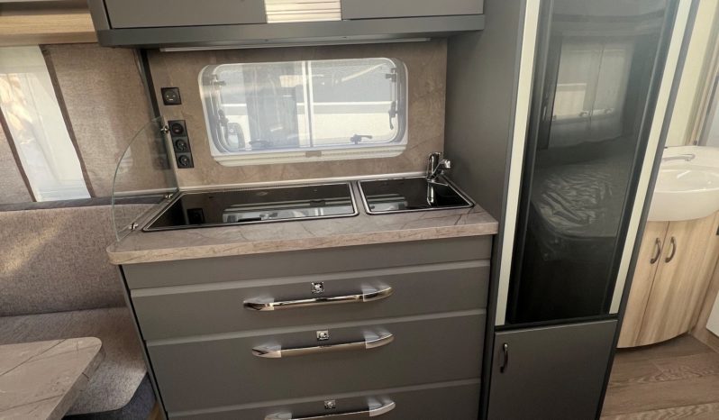 Hobby DeLuxe 460 UFe, Neufahrzeug, Modell 2026 voll