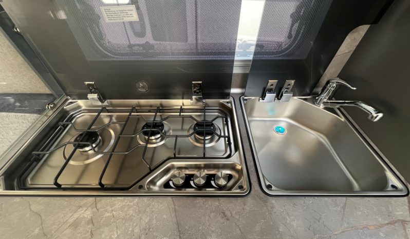 Hobby DeLuxe 460 UFe, Neufahrzeug, Modell 2026 voll