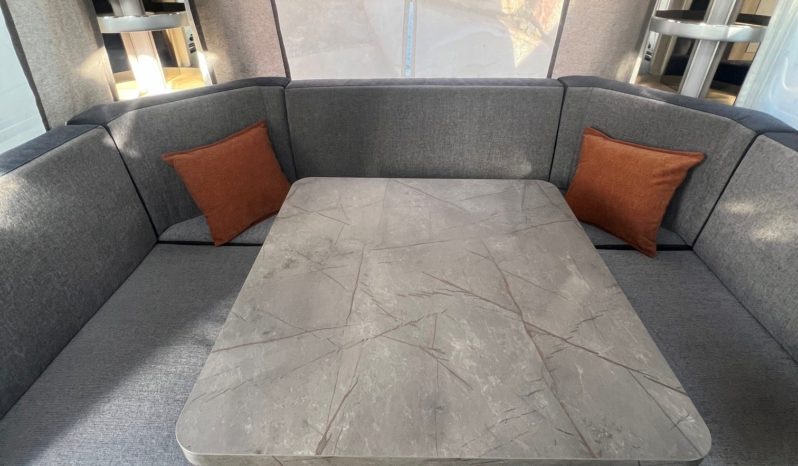 Hobby DeLuxe 460 UFe, Neufahrzeug, Modell 2026 voll